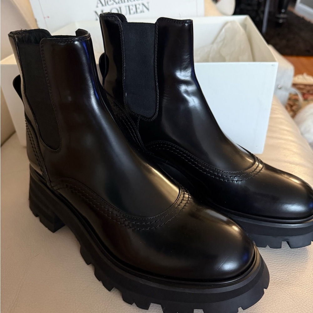 Alexander McQueen Wander Chelsea Boot